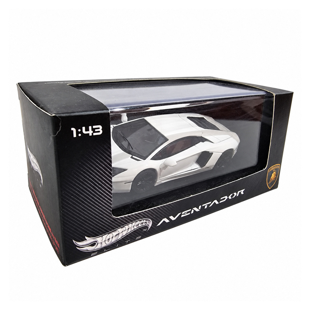 Lamborghini Aventador LP700-4 (White)