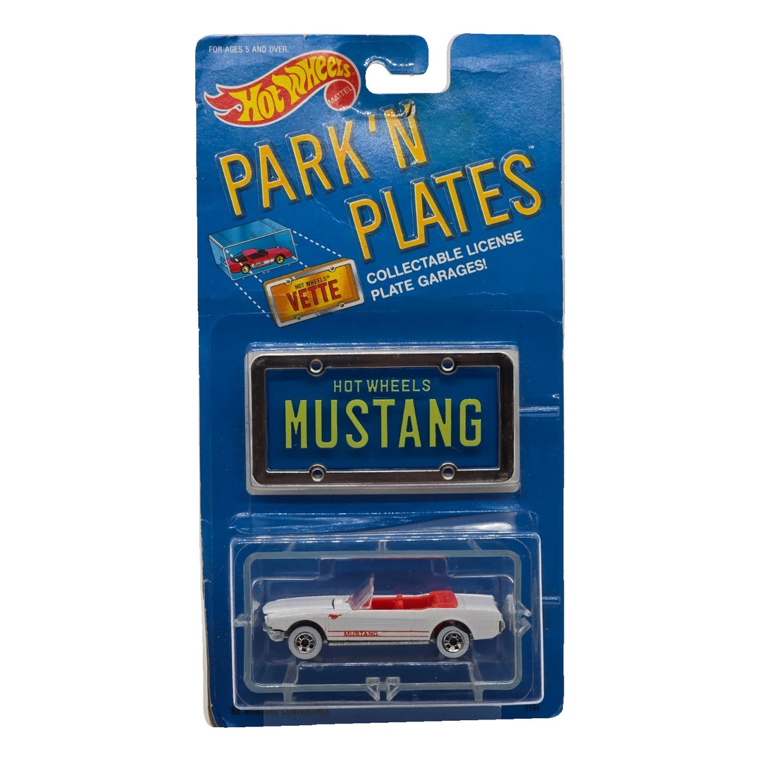 '65 Mustang Convertible (White, Red Stripes, Whitewalls)