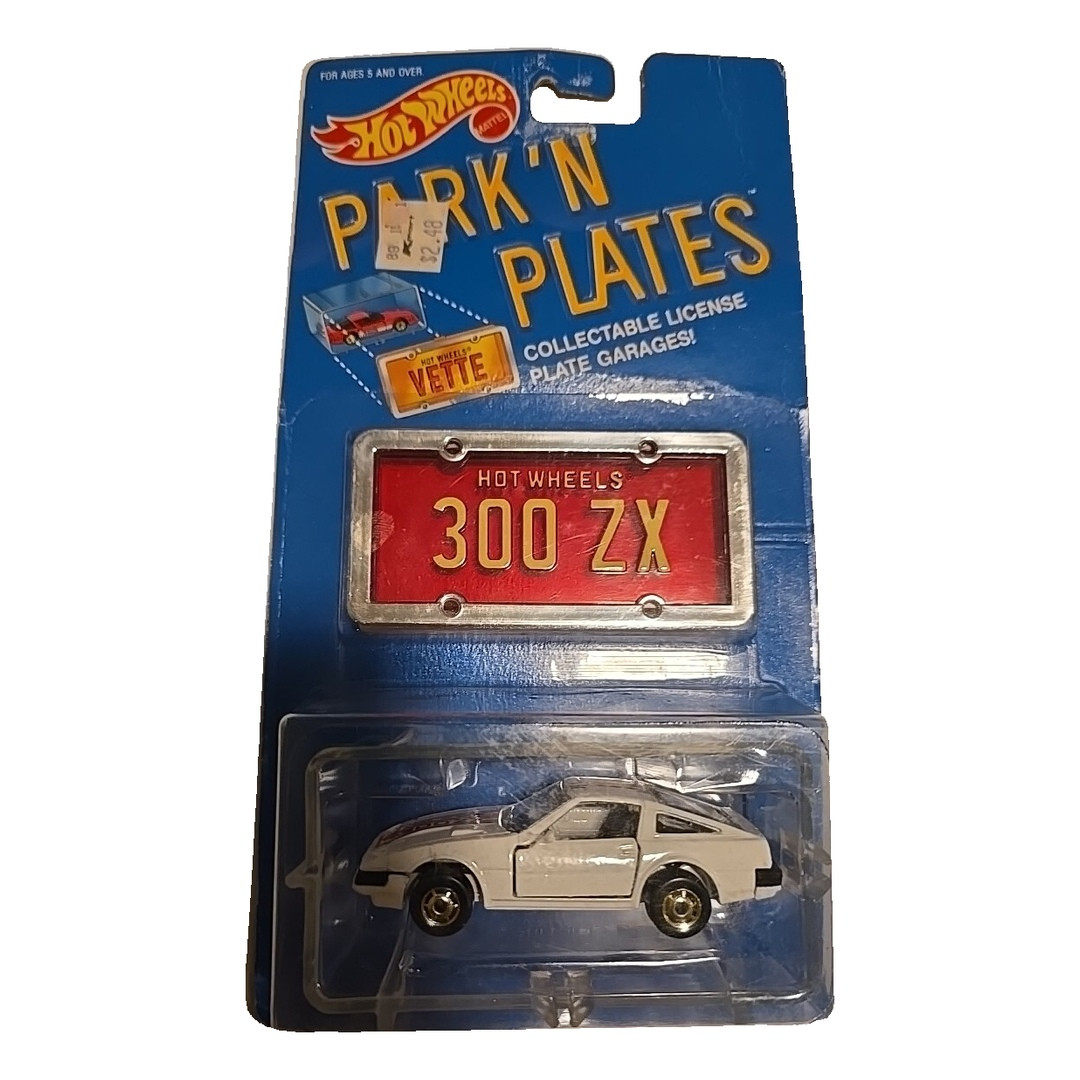 Nissan 300ZX (White, Black Interior, White Base, Gold Hot Ones)