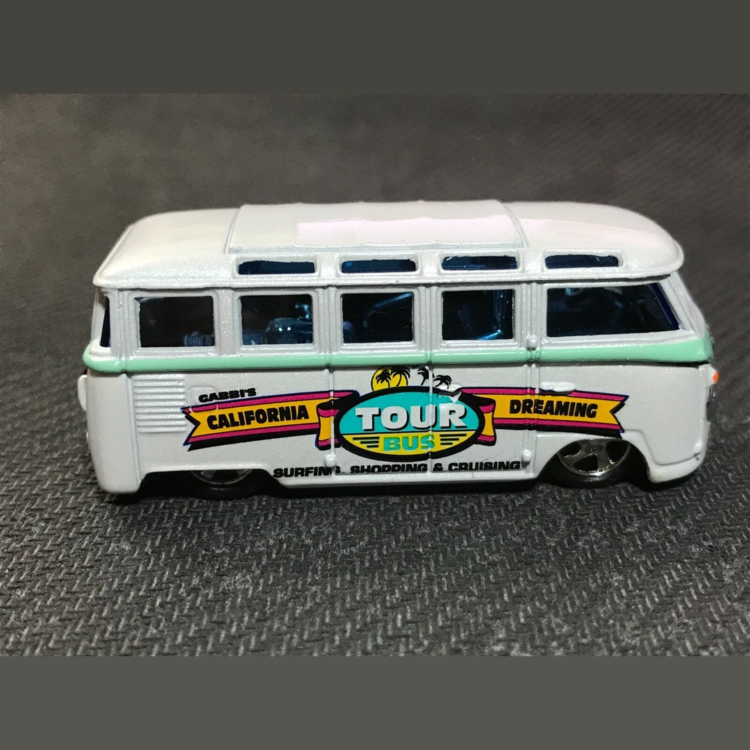 Vintage Volkswagen Microbus (Pearl White)