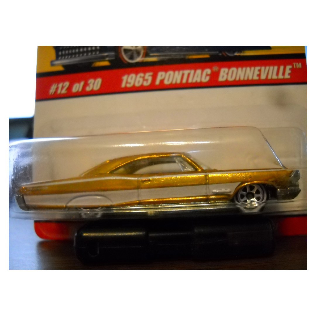 1965 Pontiac Bonneville (Gold)