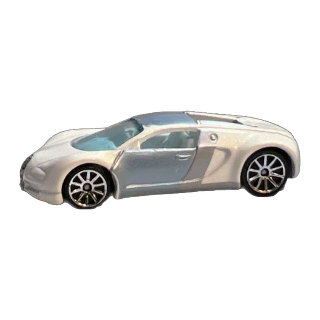 Bugatti Veyron (Pearl White)