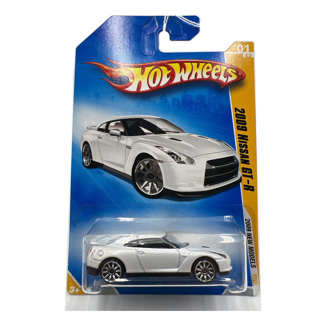 2009 Nissan GT-R (Pearl White)
