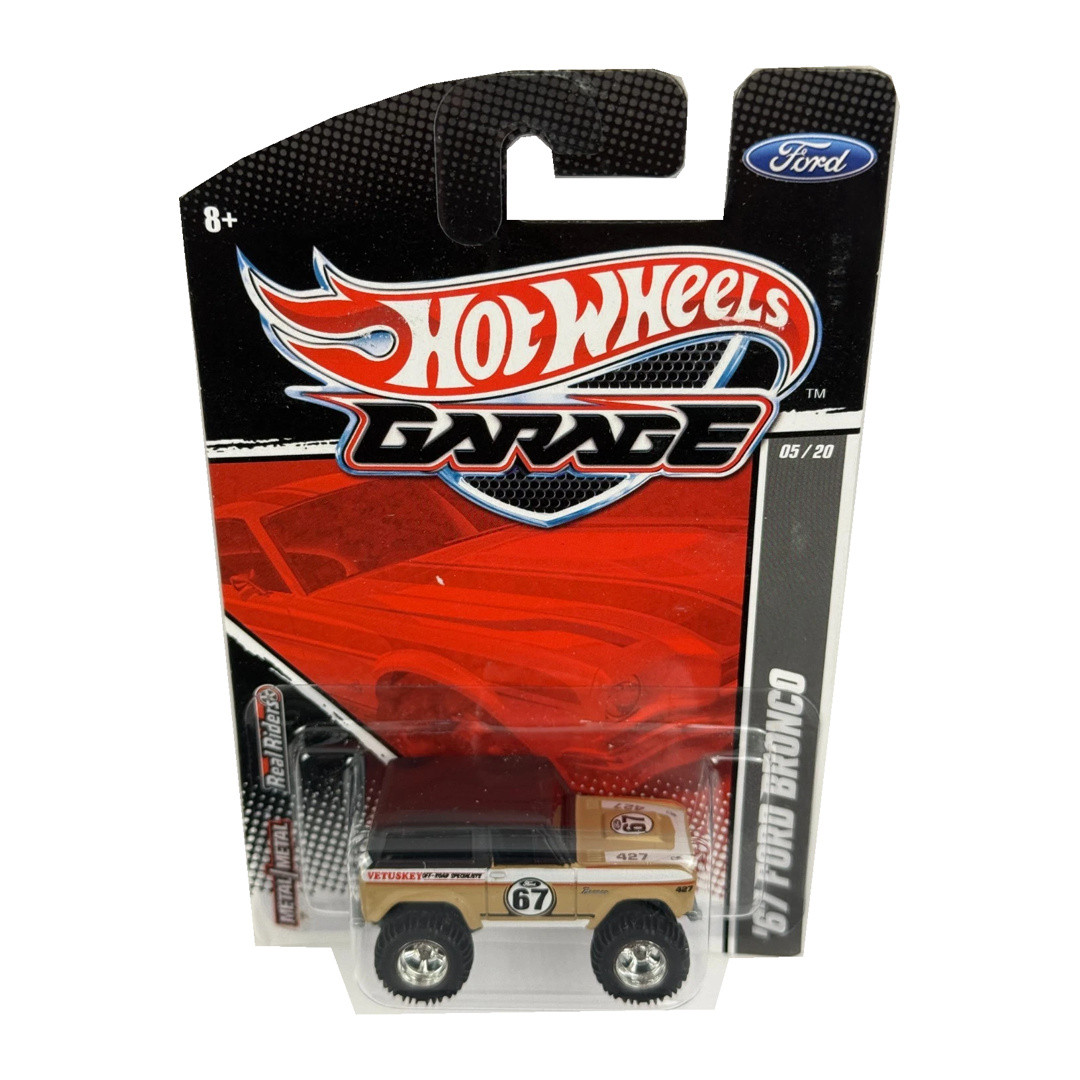 '67 Ford Bronco (Tan & Black)