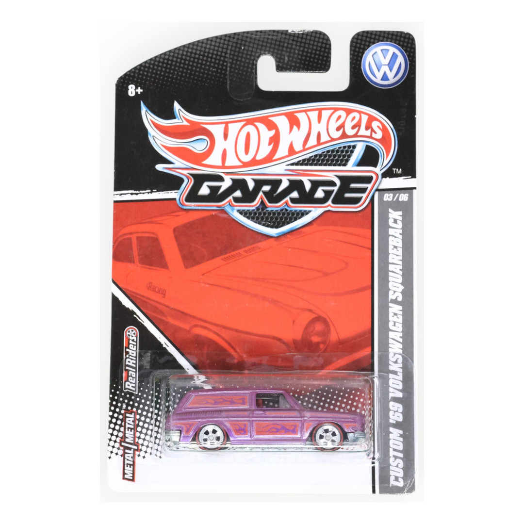 Custom '69 Volkswagen Squareback (Magenta)
