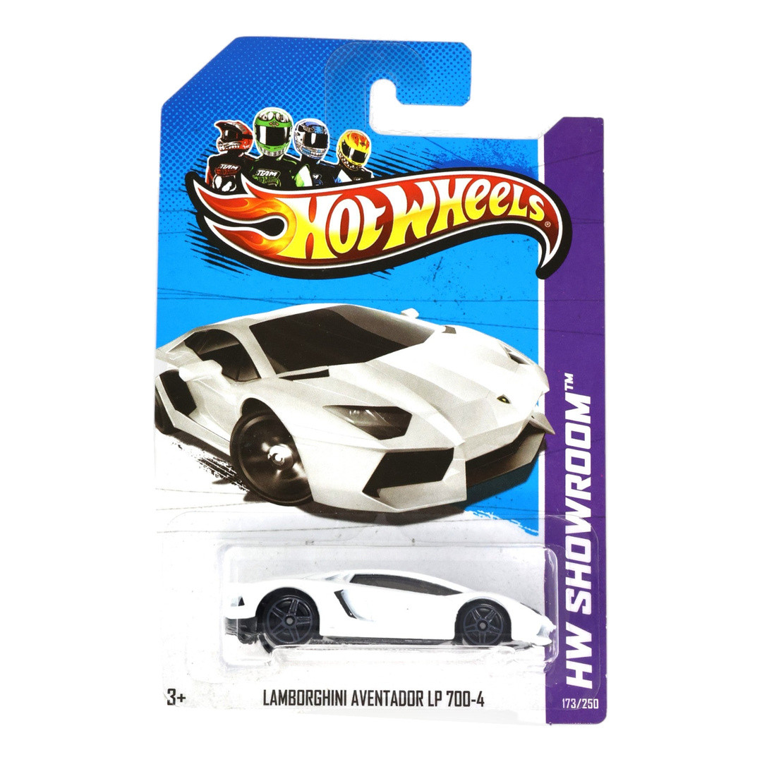 Lamborghini Aventador LP 700-4 (Matte Bianco Canopus)