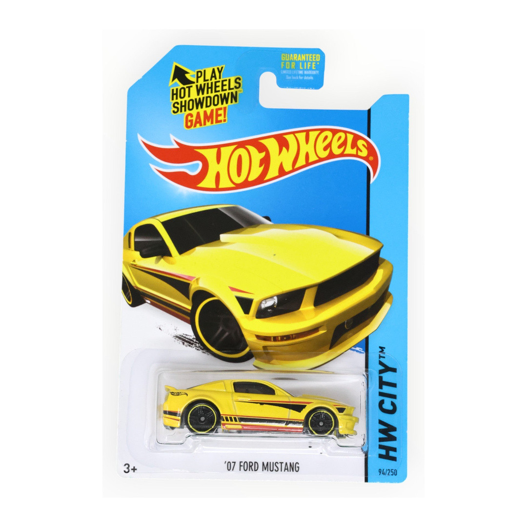 '07 Ford Mustang (Pearl Yellow)
