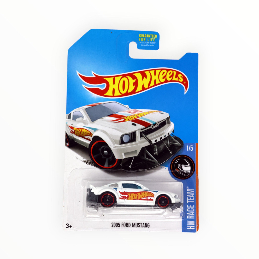 2005 Ford Mustang (Matte White)
